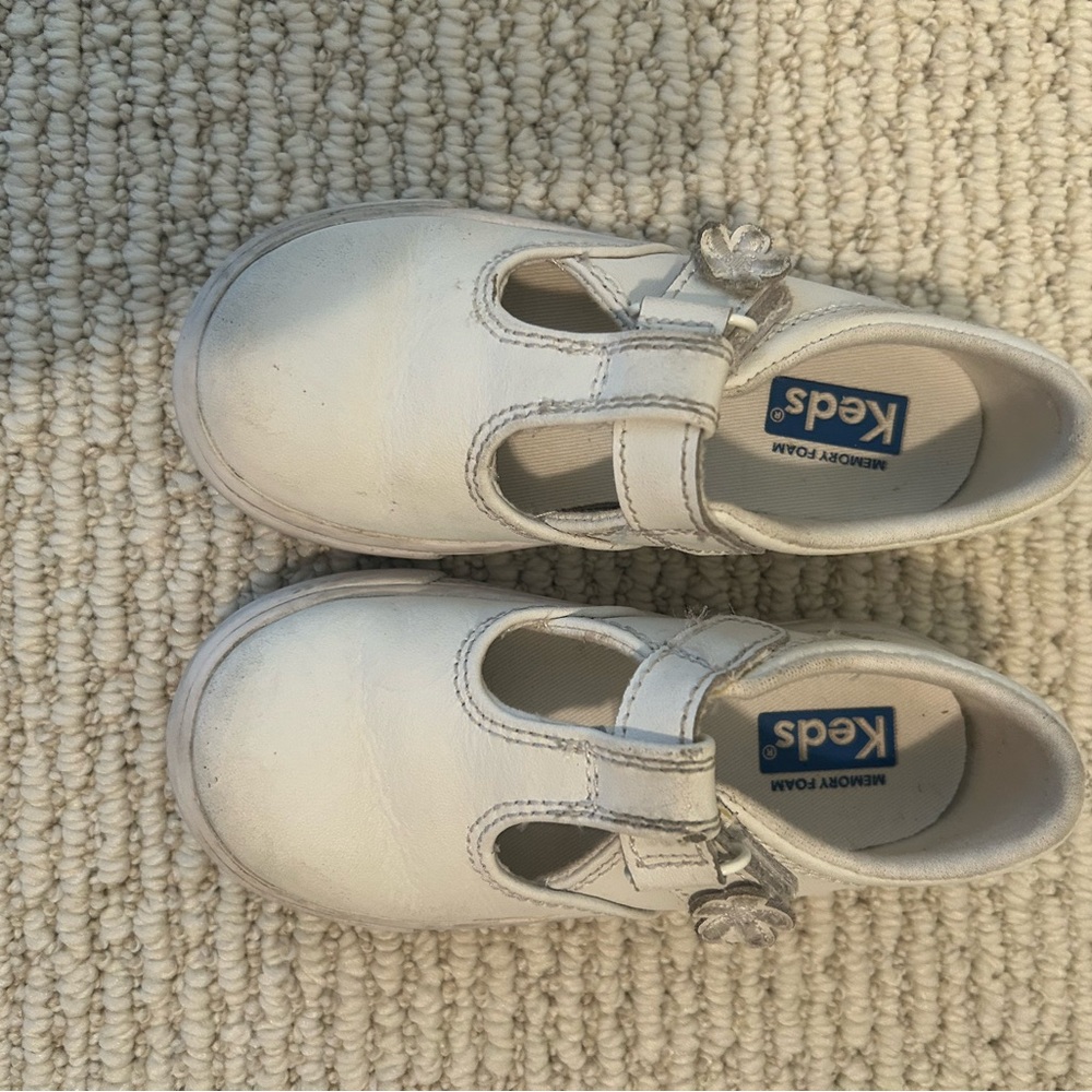 Guc keds size 8W;